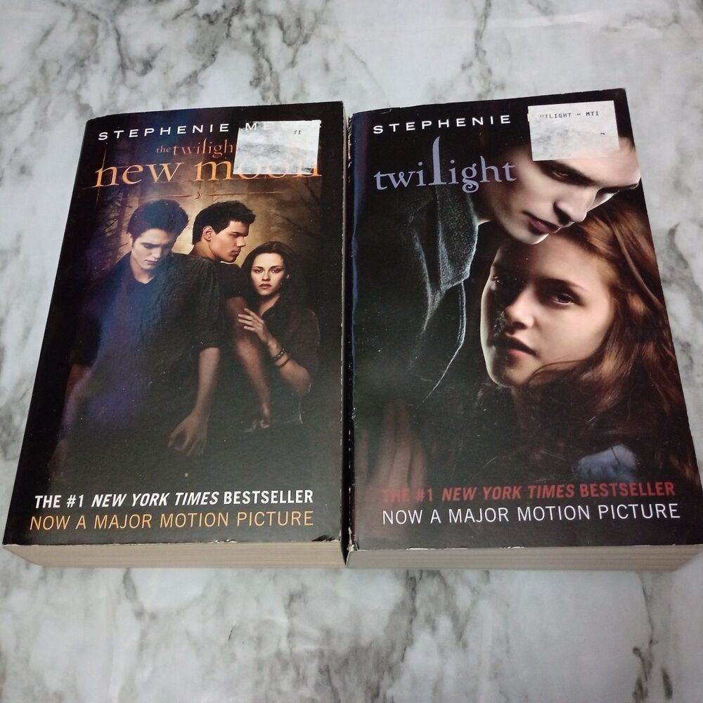 (Bundle) 2 Books from The Twilight Saga New Moon and Twilight Paperback